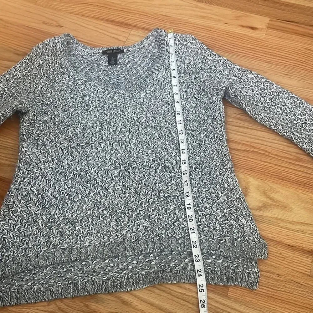 White House Black Market knit gray and white Sweater size small